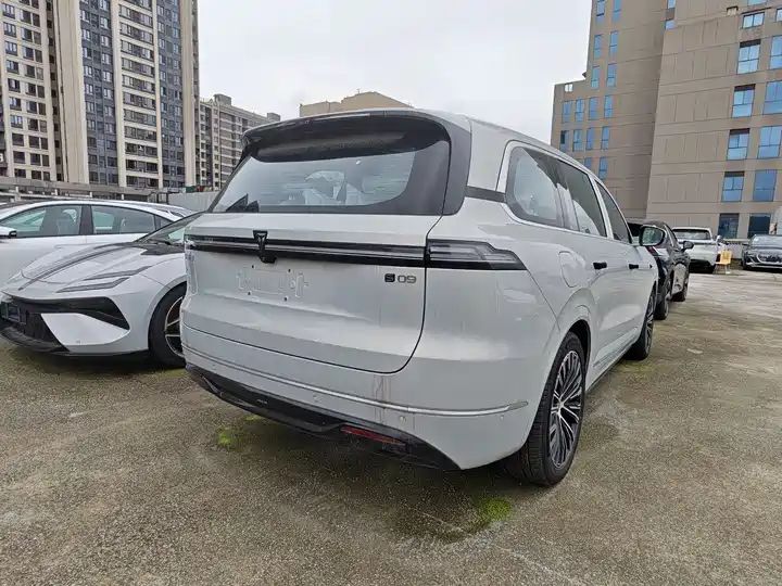 2025 RWD Ultra from China to Nigeria, Ghana & Benin | New LHD Car Guide 9
