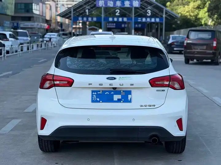 EcoBoost 180 Automatic Hatchback LHD Used Vehicle From China For Export 3