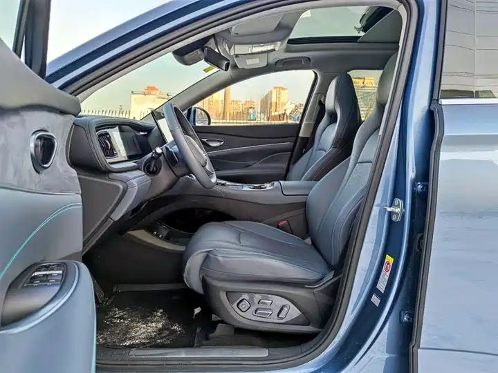DM-i 150 Navigator Plus Left Hand Drive Hybrid SUV | China Used Car Exporter Shipping to African Countries 7