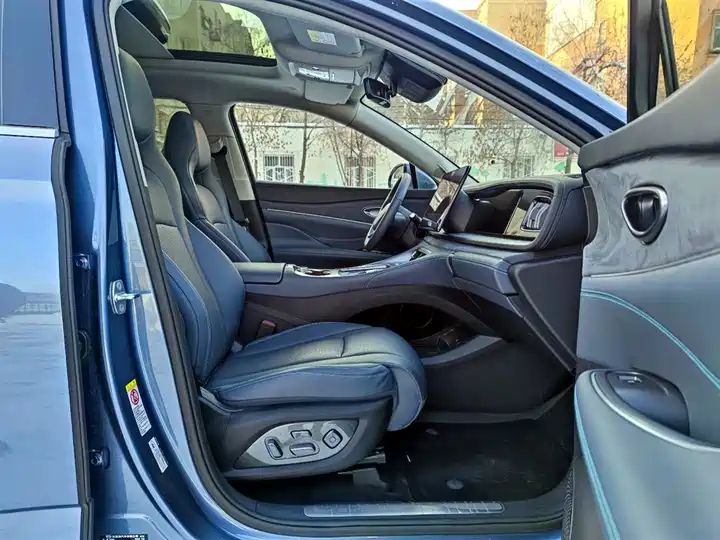 DM-i 150 Navigator Plus Left Hand Drive Hybrid SUV | China Used Car Exporter Shipping to African Countries 8