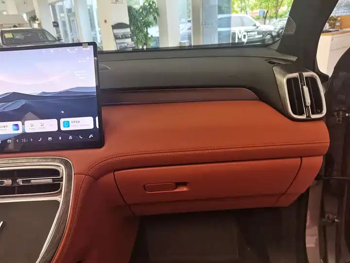 Voyager 225km Range Extended Hybrid LHD Used Cars Export From China 8