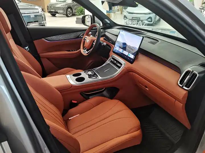 Voyager 225km Range Extended Hybrid LHD Used Cars Export From China 15