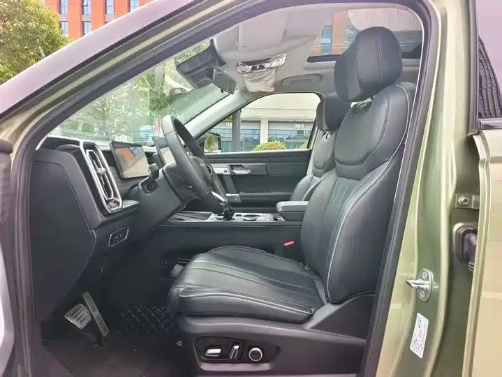 1.6T 4WD Yueye Edition LHD | China Second Hand Car & Auto Spare Parts Export 3