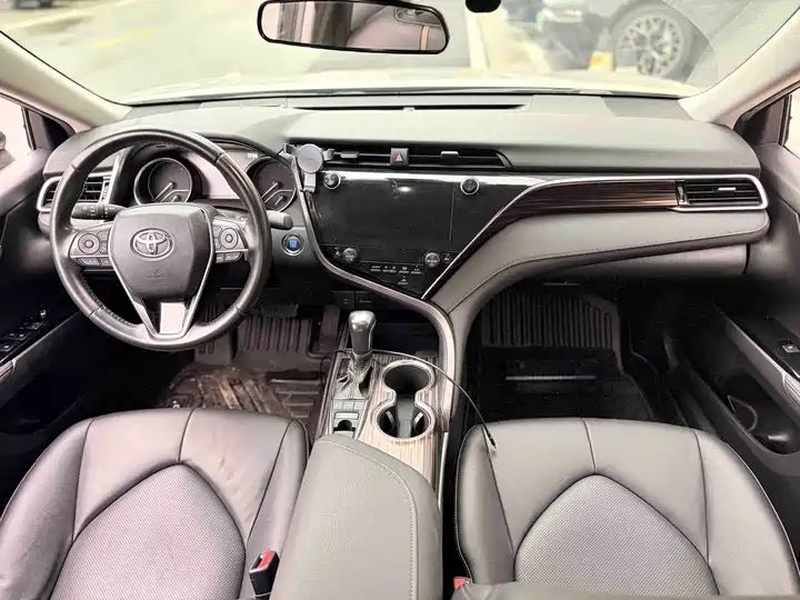2.5G Luxury China VI LHD Sedan | Professional China Used Car Exporter 4