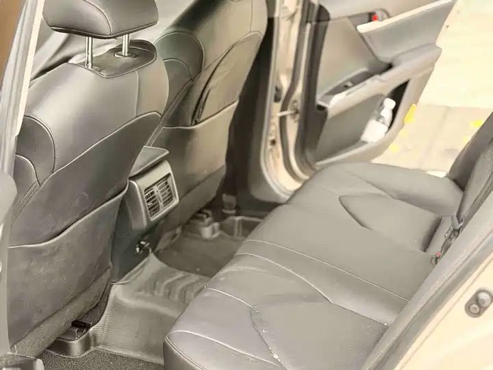 2.5G Luxury China VI LHD Sedan | Professional China Used Car Exporter 5