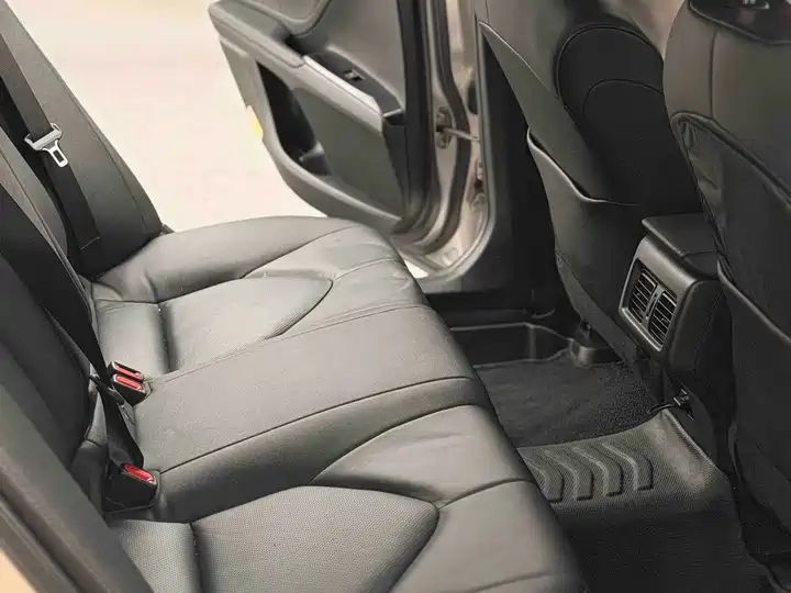 2.5G Luxury China VI LHD Sedan | Professional China Used Car Exporter 8
