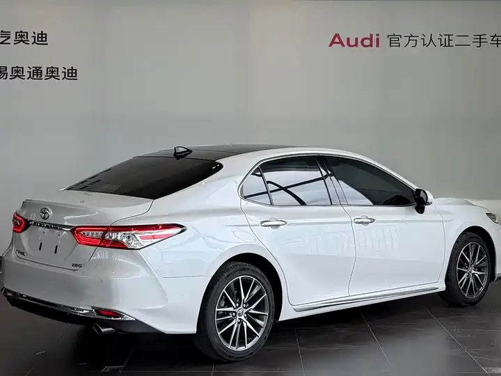 2.5G Luxury LHD Sedan | China Used Car Exporter Seeking Global Business Partners 3
