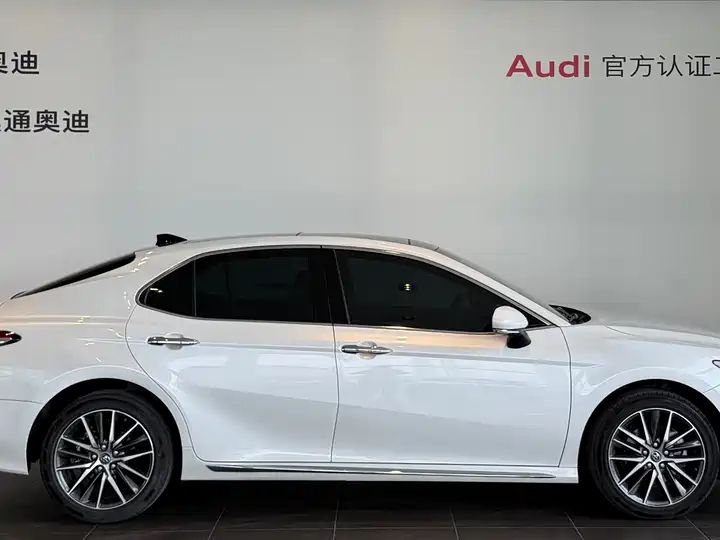 2.5G Luxury LHD Sedan | China Used Car Exporter Seeking Global Business Partners 4
