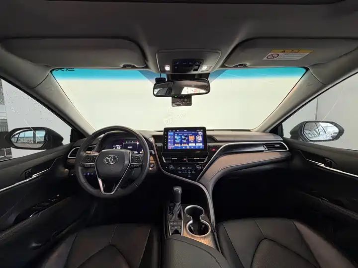 2.5G Luxury LHD Sedan | China Used Car Exporter Seeking Global Business Partners 8