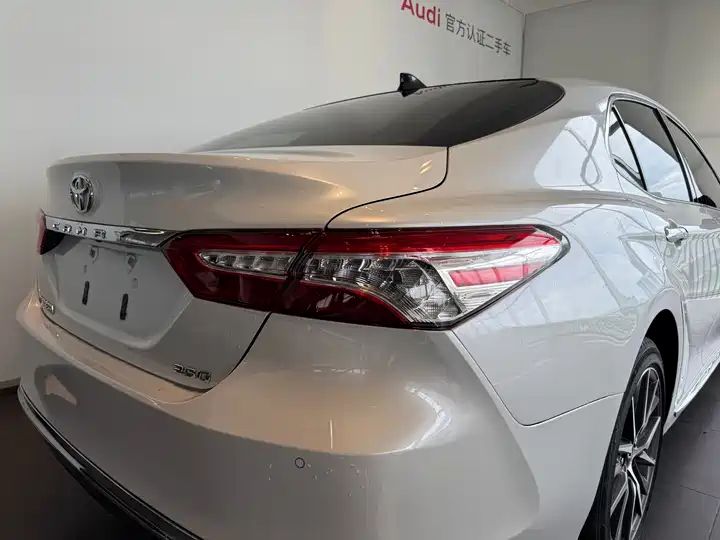 2.5G Luxury LHD Sedan | China Used Car Exporter Seeking Global Business Partners 10
