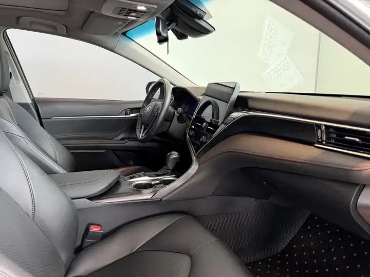 2.5G Luxury LHD Sedan | China Used Car Exporter Seeking Global Business Partners 13