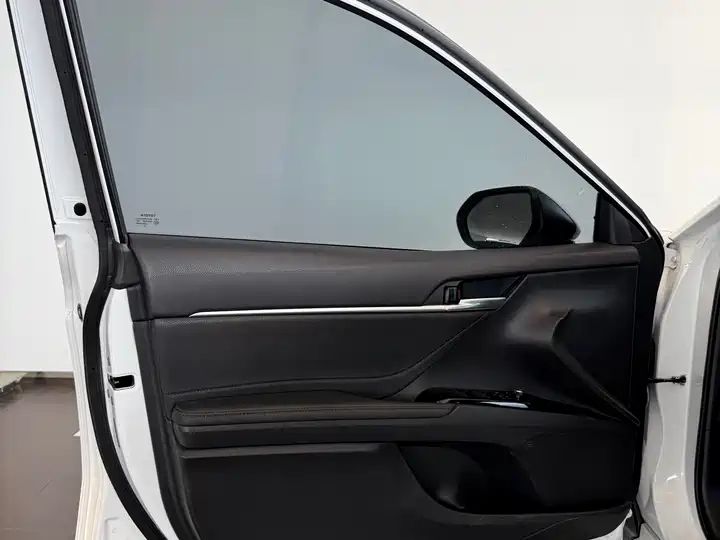 2.5G Luxury LHD Sedan | China Used Car Exporter Seeking Global Business Partners 14