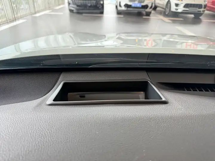 2.5G Luxury LHD Sedan | China Used Car Exporter Seeking Global Business Partners 16