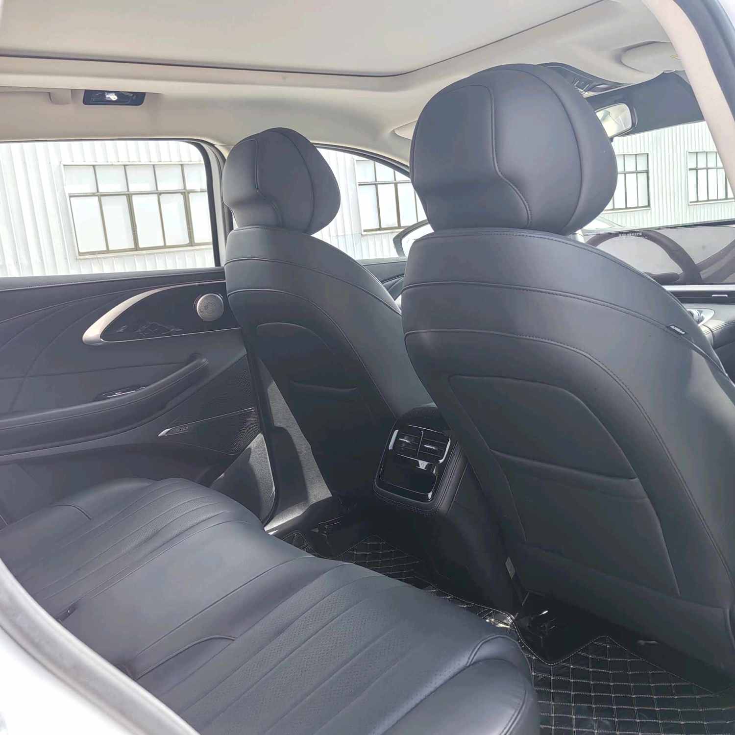 1.6T 300T FWD Auto LHD Export To Ghana Nigeria Algeria 4
