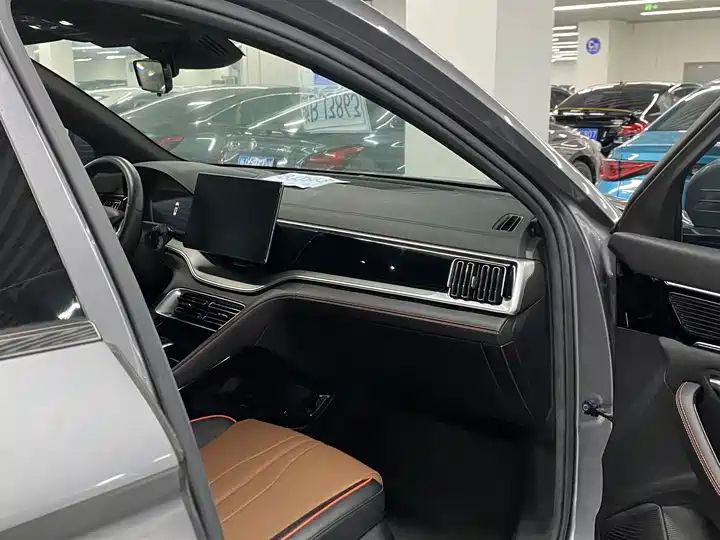 1.5T Automatic Luxury Left Hand Drive Used SUV Export China 11