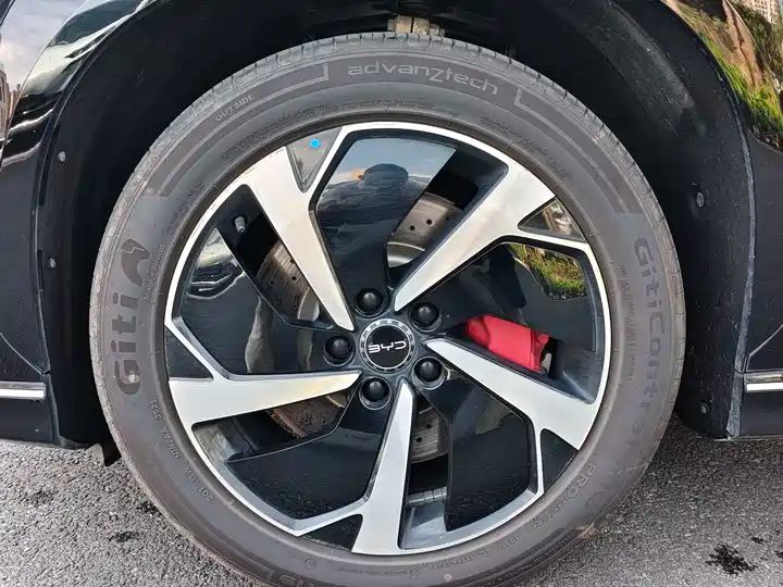 EV 2024 610km Long Range Left Hand Drive Electric Car Wholesale Export From China 6