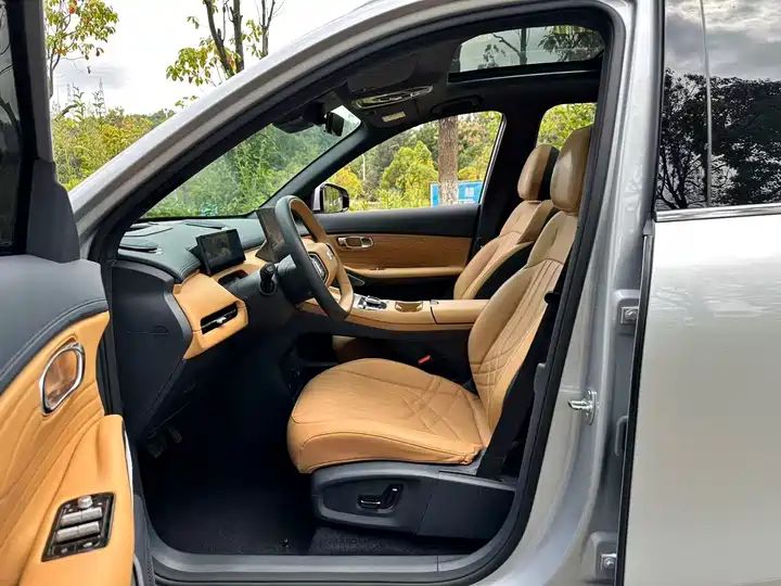120km Pilot Edition LHD EV, Chinese Second Hand Cars Export to Nigeria, Ghana, Algeria 7