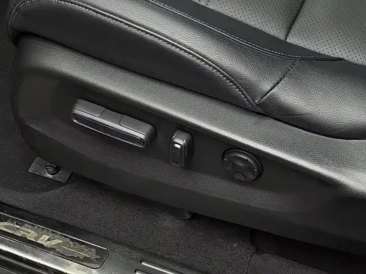 40TURBO Two-Wheel Drive Left Hand Drive Euro 6 Used SUV Wholesale Export From China to West Africa 14