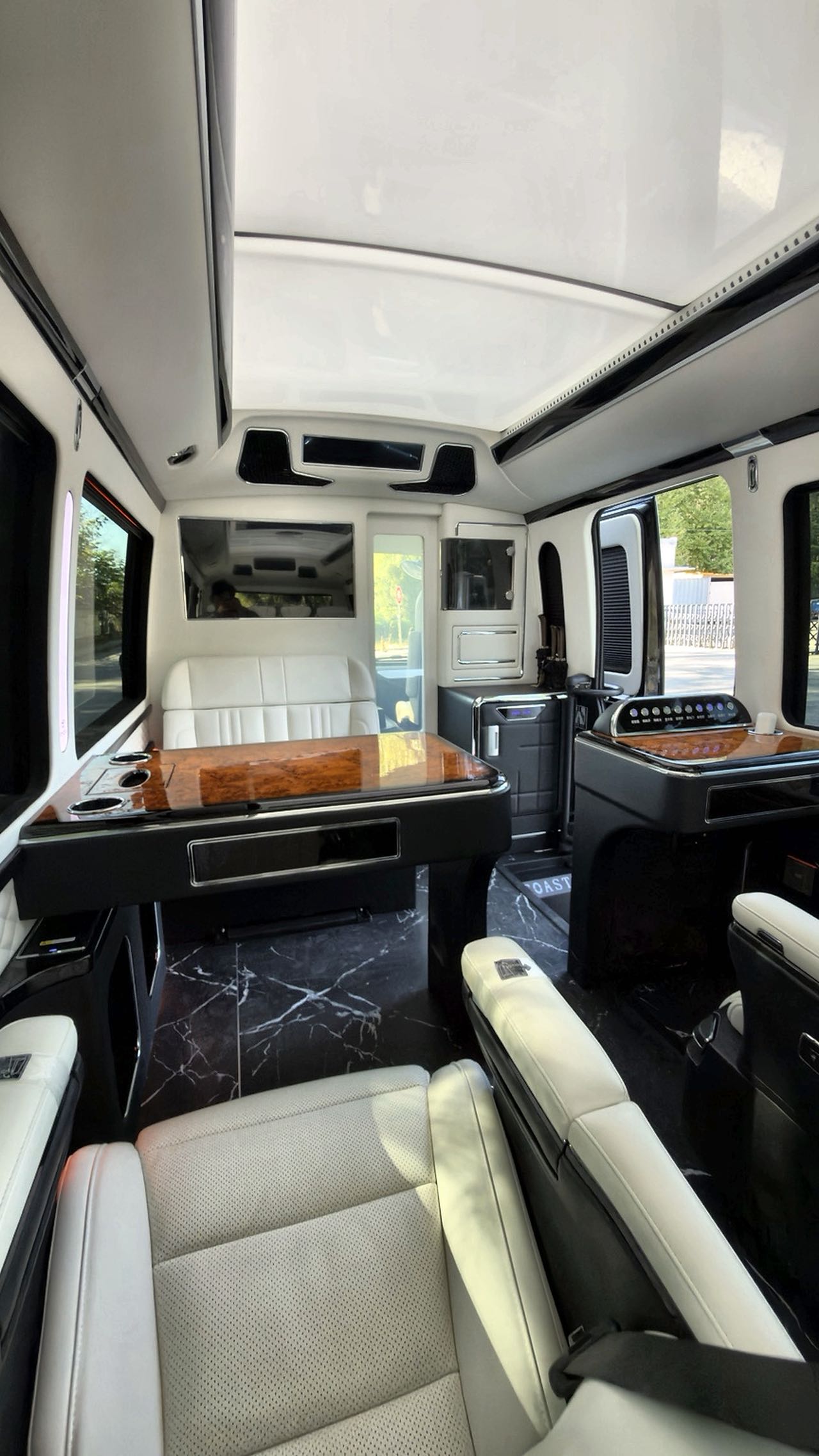 Bus 12-Seat Caesar Gulfstream Version, LHD, With Paint Protection Film, Used Car Export from China, Custom Available 4