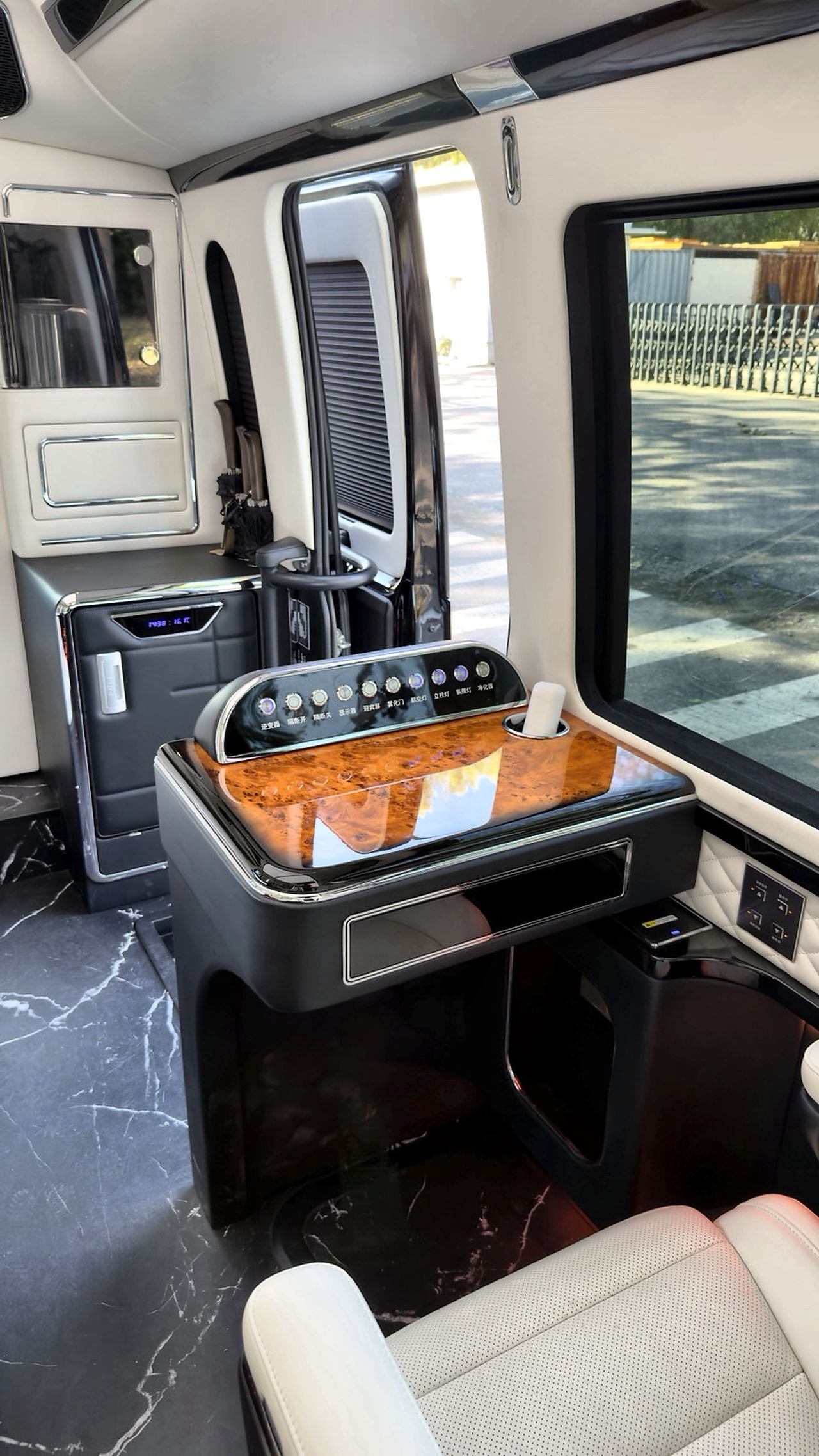 Bus 12-Seat Caesar Gulfstream Version, LHD, With Paint Protection Film, Used Car Export from China, Custom Available 5