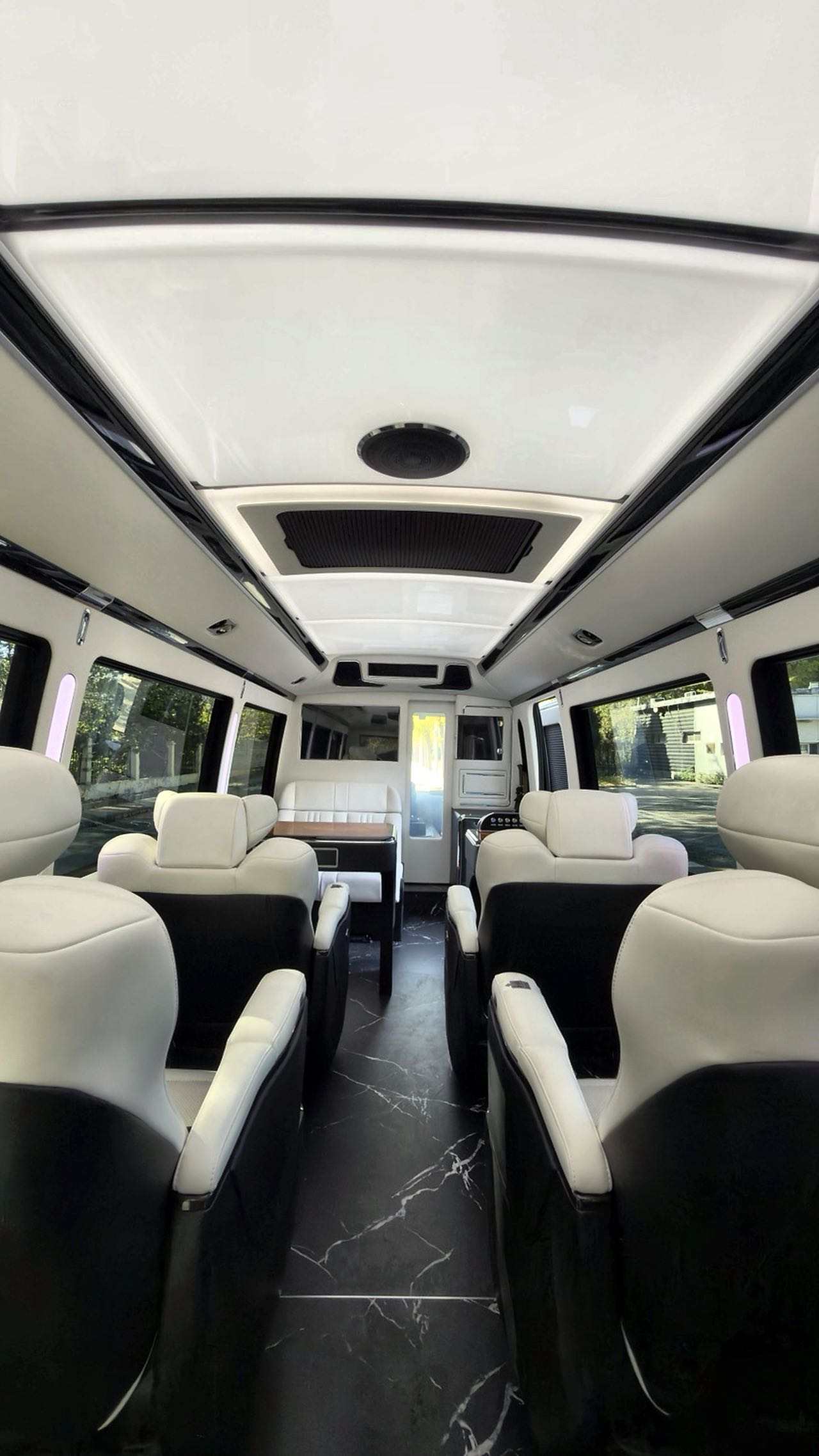 Bus 12-Seat Caesar Gulfstream Version, LHD, With Paint Protection Film, Used Car Export from China, Custom Available 15