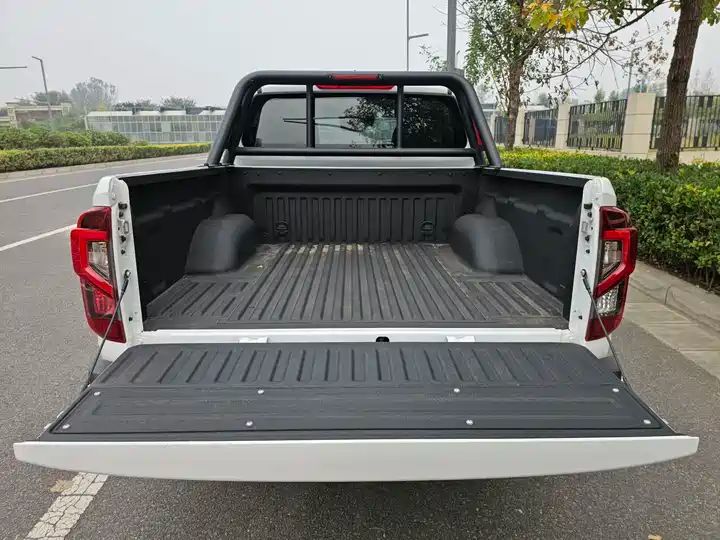 Diesel Auto 4WD LHD Nearly New Pickup 9